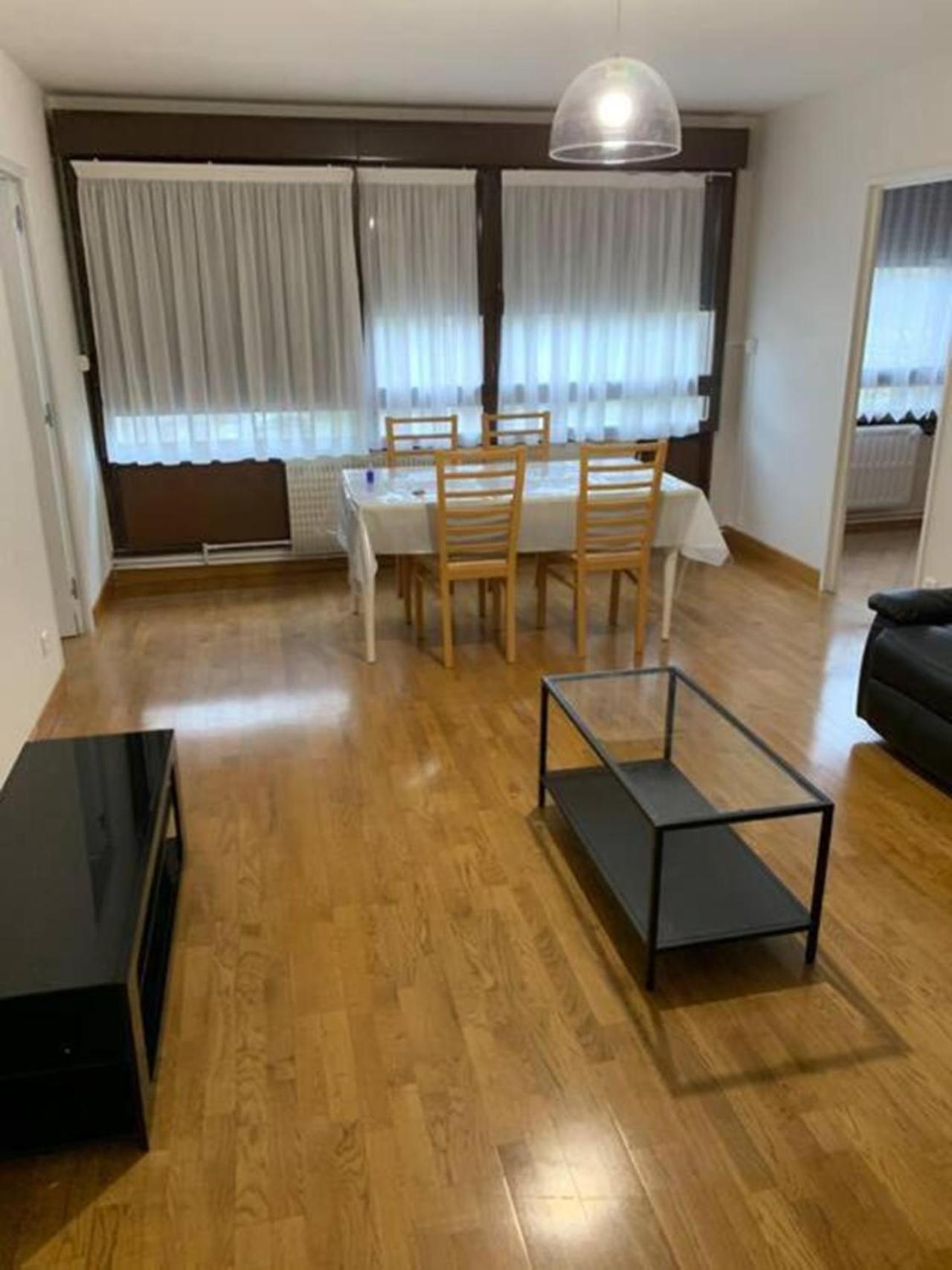 Centre-ville - 2 - 6 Personnes Au 1 Er Etage Appartement *